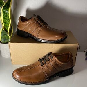 Clarks Tan Leather Men's Oxfords